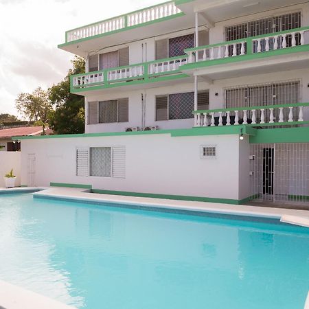 Villa Donna Inn モンテゴ・ベイ エクステリア 写真