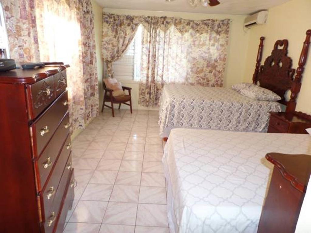 Villa Donna Inn モンテゴ・ベイ 部屋 写真